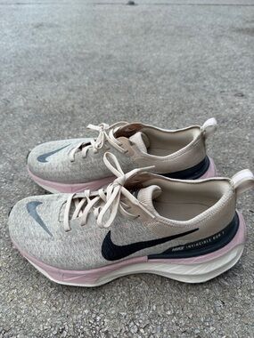 Nike Women's invincible run 3 Running Shoes in Beige with Pink and Black Swoosh